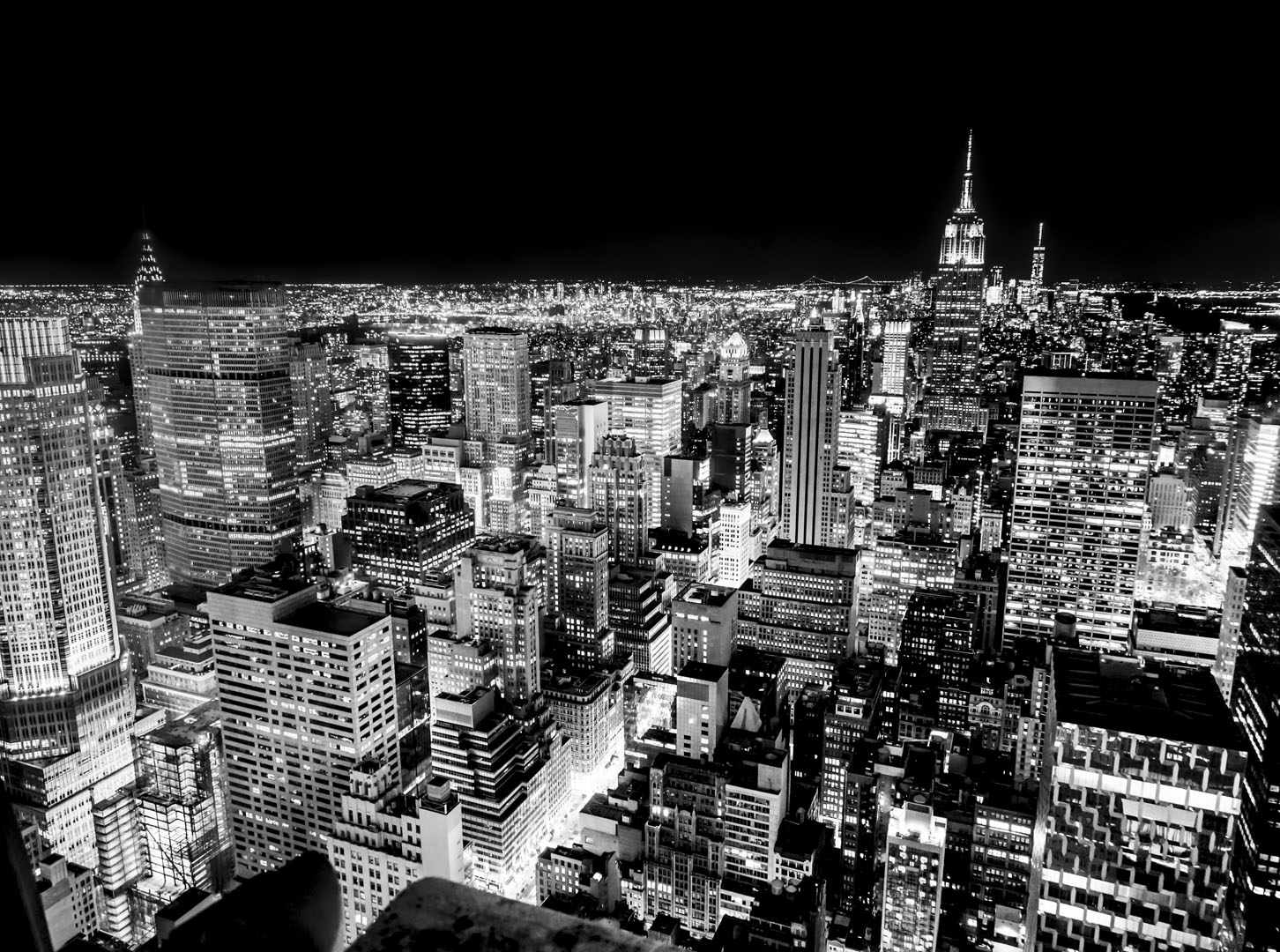 new,york,skyline,in,the,night,,black,and,white